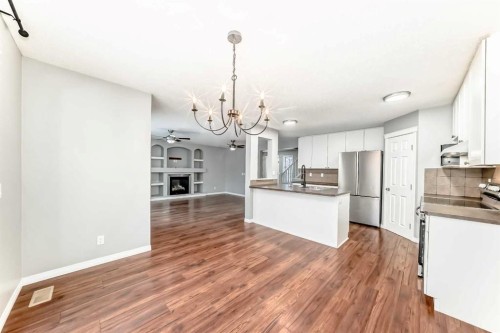 340 Morningside Crescent Sw, Airdrie, AB - Indoor Photo Showing Kitchen