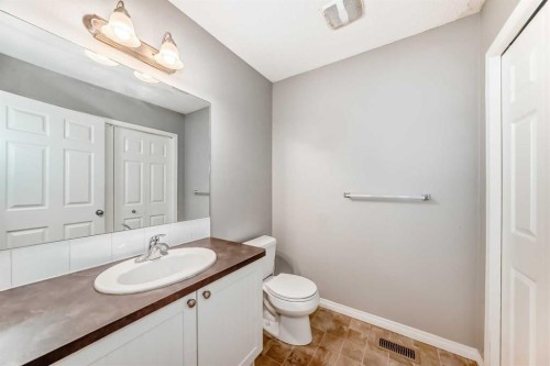 340 Morningside Crescent Sw, Airdrie, AB - Indoor Photo Showing Bathroom