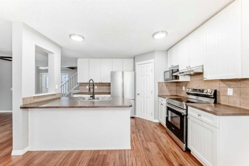 340 Morningside Crescent Sw, Airdrie, AB - Indoor Photo Showing Kitchen