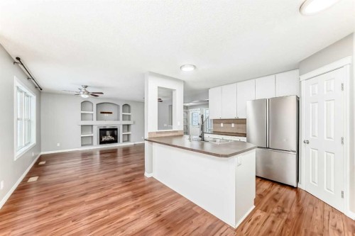 340 Morningside Crescent Sw, Airdrie, AB - Indoor Photo Showing Kitchen