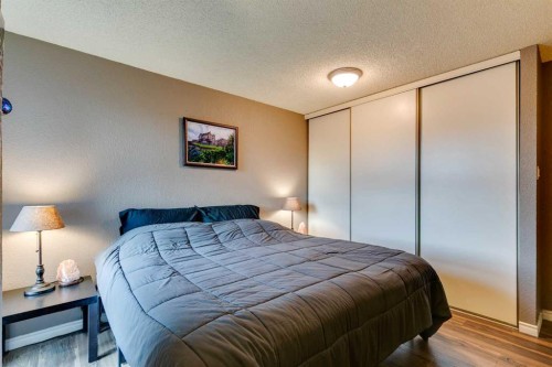 403-220 13 Avenue Sw, Calgary, AB - Indoor Photo Showing Bedroom