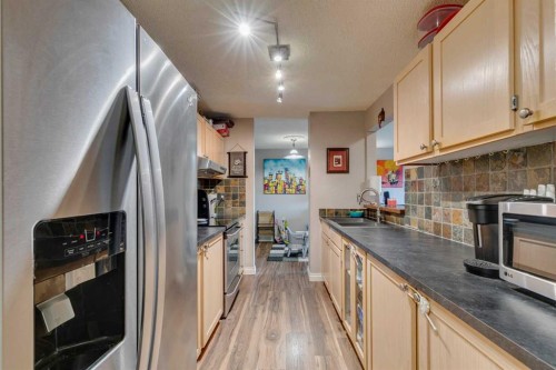403-220 13 Avenue Sw, Calgary, AB - Indoor Photo Showing Kitchen