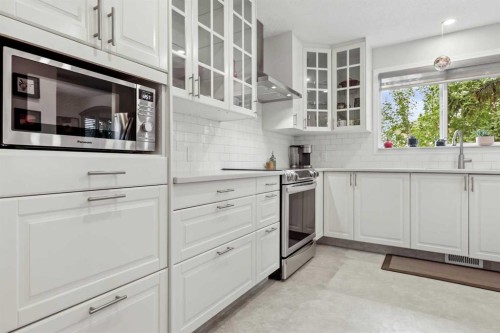 103 Sandarac Place Nw, Calgary, AB - Indoor Photo Showing Kitchen