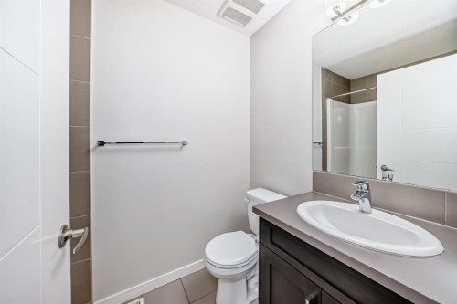 35 Nolan Hill Boulevard, Calgary, AB - Indoor Photo Showing Bathroom