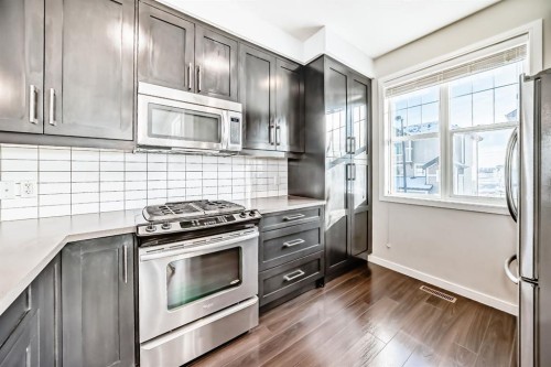 35 Nolan Hill Boulevard, Calgary, AB - Indoor Photo Showing Kitchen With Upgraded Kitchen