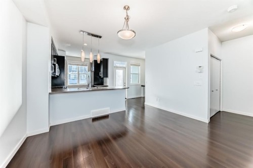 35 Nolan Hill Boulevard, Calgary, AB - Indoor Photo Showing Kitchen