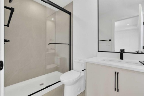 566 Rivercrest View, Cochrane, AB - Indoor Photo Showing Bathroom
