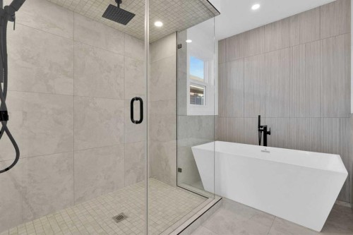 566 Rivercrest View, Cochrane, AB - Indoor Photo Showing Bathroom
