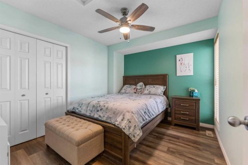 8 Copperfield Manor Se, Calgary, AB - Indoor Photo Showing Bedroom