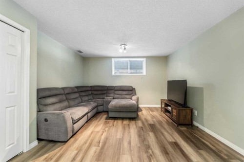 8 Copperfield Manor Se, Calgary, AB - Indoor