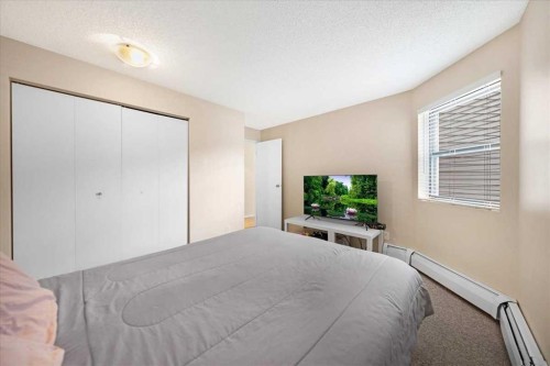 206-630 57 Avenue Sw, Calgary, AB - Indoor Photo Showing Bedroom