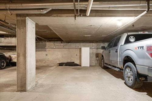 206-630 57 Avenue Sw, Calgary, AB - Indoor Photo Showing Garage