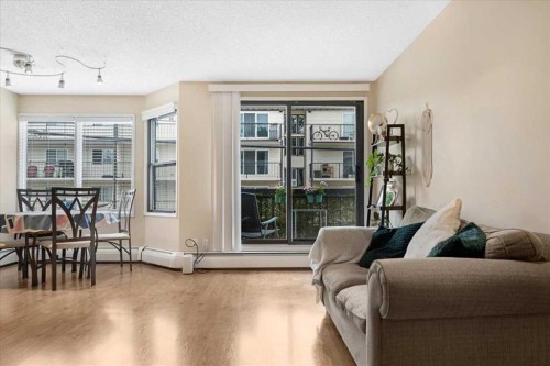 206-630 57 Avenue Sw, Calgary, AB - Indoor Photo Showing Living Room