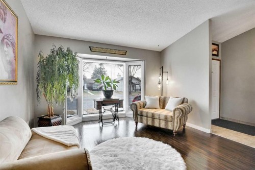 14691 Deer Ridge Drive Se, Calgary, AB - Indoor Photo Showing Living Room