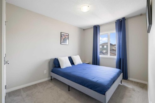 211 Evanscrest Way Nw, Calgary, AB - Indoor Photo Showing Bedroom