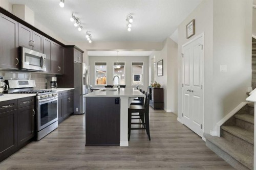 211 Evanscrest Way Nw, Calgary, AB - Indoor Photo Showing Kitchen With Upgraded Kitchen
