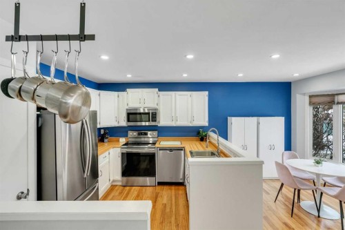 103 Bermuda Way Nw, Calgary, AB - Indoor Photo Showing Kitchen