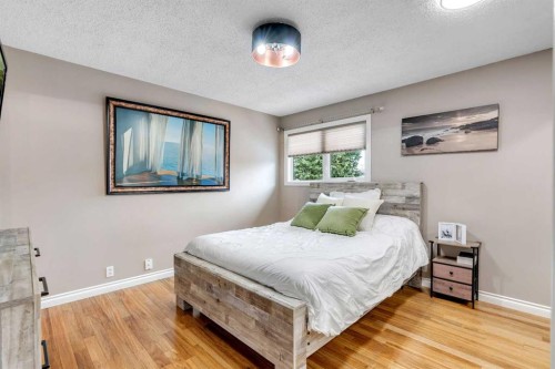 103 Bermuda Way Nw, Calgary, AB - Indoor Photo Showing Bedroom