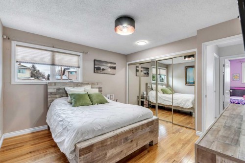 103 Bermuda Way Nw, Calgary, AB - Indoor Photo Showing Bedroom