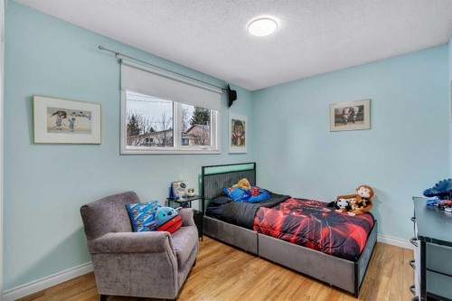 103 Bermuda Way Nw, Calgary, AB - Indoor Photo Showing Bedroom