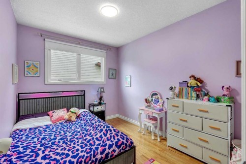 103 Bermuda Way Nw, Calgary, AB - Indoor Photo Showing Bedroom