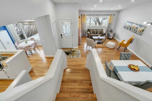 103 Bermuda Way Nw, Calgary, AB - Indoor Photo Showing Dining Room