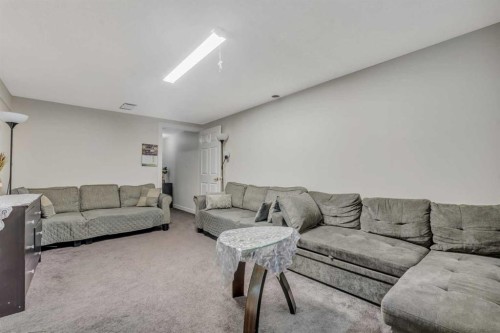 4771 Rundlehorn Drive Ne, Calgary, AB - Indoor Photo Showing Living Room