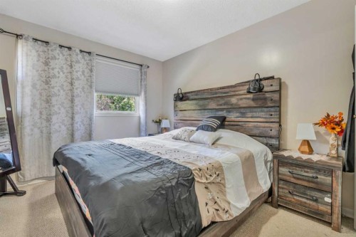 4771 Rundlehorn Drive Ne, Calgary, AB - Indoor Photo Showing Bedroom
