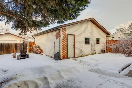 150 Midcrest Crescent Se, Calgary, AB - Outdoor With Exterior