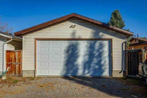 150 Midcrest Crescent Se, Calgary, AB - Outdoor With Exterior