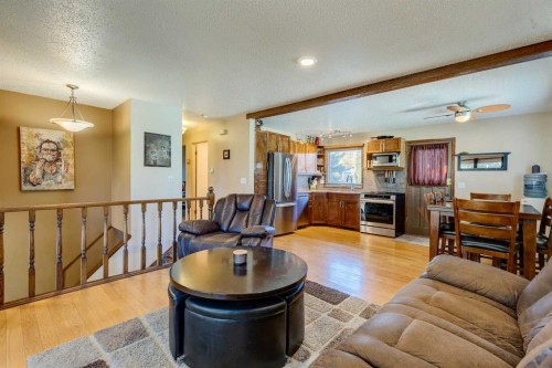 150 Midcrest Crescent Se, Calgary, AB - Indoor Photo Showing Living Room