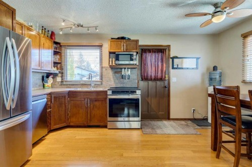 150 Midcrest Crescent Se, Calgary, AB - Indoor Photo Showing Kitchen With Stainless Steel Kitchen