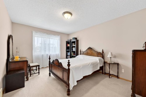 59 Cougar Ridge Circle Sw, Calgary, AB - Indoor Photo Showing Bedroom