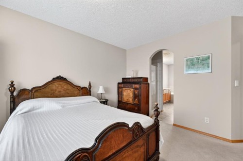 59 Cougar Ridge Circle Sw, Calgary, AB - Indoor Photo Showing Bedroom