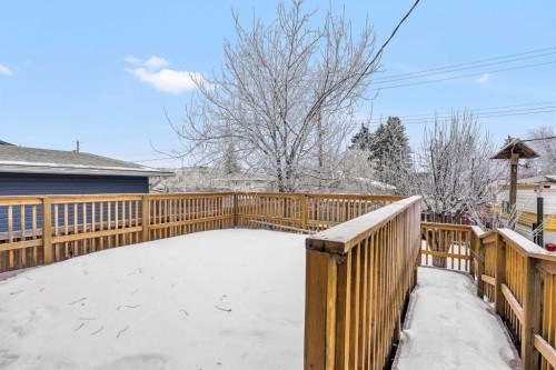 111 Dovertree Place Se, Calgary, AB - Outdoor