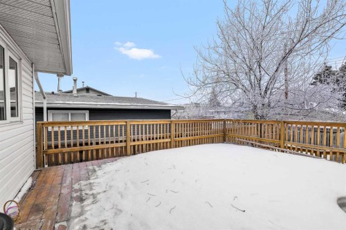 111 Dovertree Place Se, Calgary, AB - Outdoor With Exterior