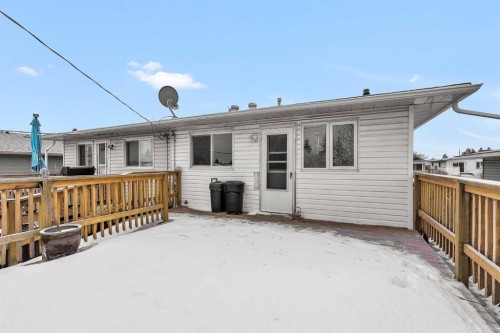 111 Dovertree Place Se, Calgary, AB - Outdoor With Exterior