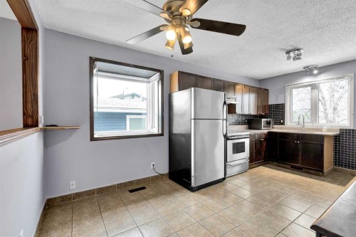 111 Dovertree Place Se, Calgary, AB - Indoor Photo Showing Kitchen