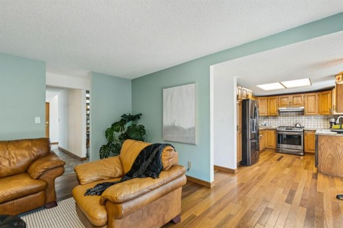 715 Coach Bluff Crescent Sw, Calgary, AB - Indoor