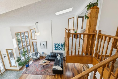 715 Coach Bluff Crescent Sw, Calgary, AB - Indoor Photo Showing Other Room