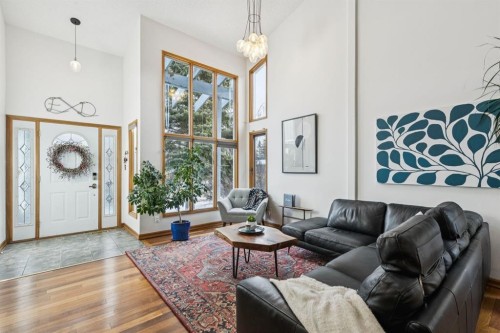 715 Coach Bluff Crescent Sw, Calgary, AB - Indoor Photo Showing Other Room