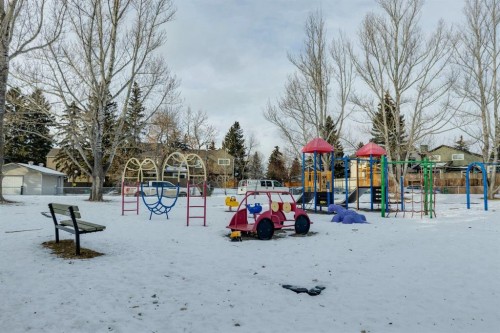 715 Coach Bluff Crescent Sw, Calgary, AB - Outdoor