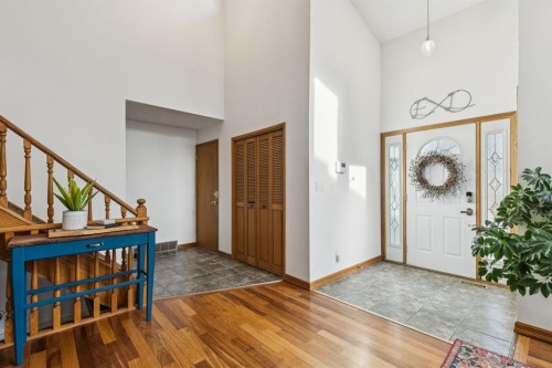 715 Coach Bluff Crescent Sw, Calgary, AB - Indoor Photo Showing Other Room