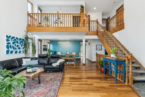 715 Coach Bluff Crescent Sw, Calgary, AB - Indoor