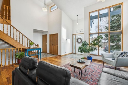 715 Coach Bluff Crescent Sw, Calgary, AB - Indoor Photo Showing Other Room