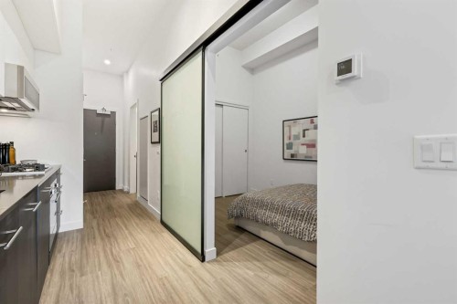 103-730 2 Avenue Sw, Calgary, AB - Indoor Photo Showing Kitchen