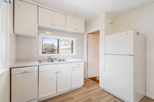 2810 9 Avenue Se, Calgary, AB - Indoor Photo Showing Kitchen With Double Sink