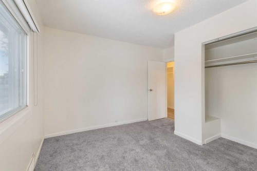 2810 9 Avenue Se, Calgary, AB - Indoor Photo Showing Other Room