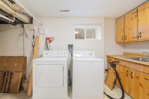 2810 9 Avenue Se, Calgary, AB - Indoor Photo Showing Laundry Room