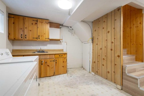 2810 9 Avenue Se, Calgary, AB - Indoor Photo Showing Laundry Room